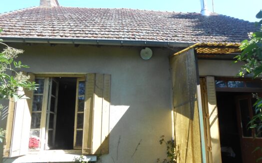 IM8109 MAISON CHATILLON COLIGNY A RESTAURER