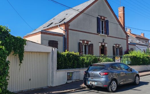 IM8116 MAISON DE VILLE DISTRICT 5 CHAMBRES