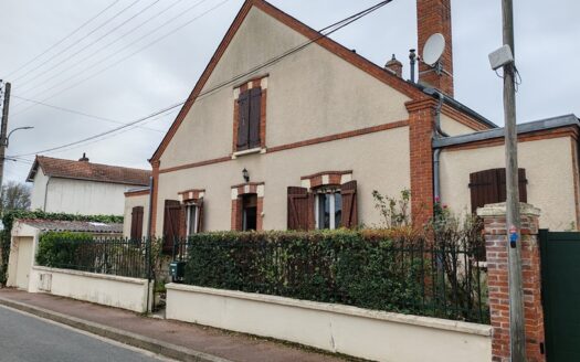 IM8116 MAISON DE VILLE DISTRICT 5 CHAMBRES