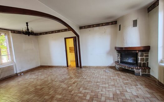 IM8116 MAISON DE VILLE DISTRICT 5 CHAMBRES