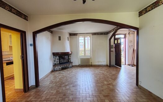 IM8116 MAISON DE VILLE DISTRICT 5 CHAMBRES