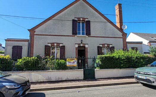 IM8116 MAISON DE VILLE DISTRICT 5 CHAMBRES