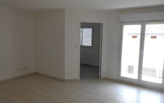 IM164L APPARTEMENT T2bis  MONTARGIS avec Balcon et Parking